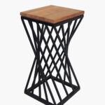 Scaun de bar industrial cu spite rasucite din metal negru mat si lemn natur SB.5.2